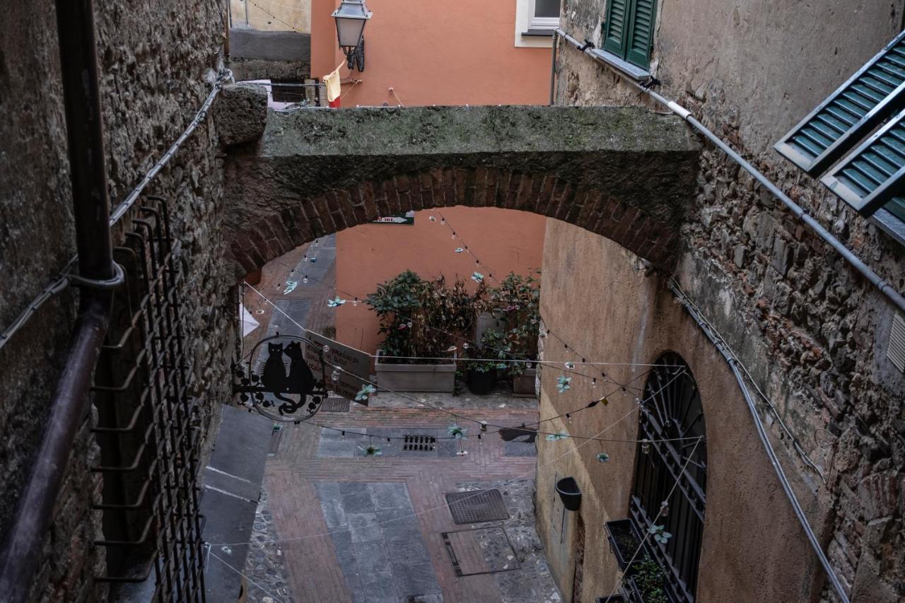 Archivolto Del Teatro Hotel Albenga Exterior photo